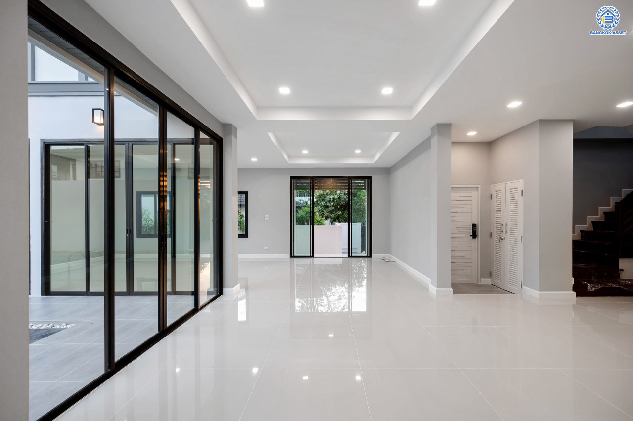 บ้านมือสองตกแต่งใหม่ หลังใหญ่พิเศษ โครงการ ชวนชื่นกรีนวิลล์ พุทธมณฑลสาย2 เนื้อที่ 108 ตร.ว. พื้นที่ใช้สอย 250 ตร.ม. ภายในตกแต่งหรูหรา บรรยากาศเป็นส่วนตัว พร้อมมีสระว่ายน้ำในตัว มาพร้อมฟังก์ชันจัดเต็ม 4 ห้องนอน 4 ห้องน้ำ 1 ห้องแม่บ้าน จอดรถได้ 2 คัน บนทำเลศักยภาพ เข้า-ออกได้ทั้ง ถ.พุทธมณฑลสาย2 และ ถ.กาญจนาภิเษก ใกล้ทางคู่ขนานลอยฟ้าบรมราชชนนี, เซ็นทรัลปิ่นเกล้า และม.มหิดล